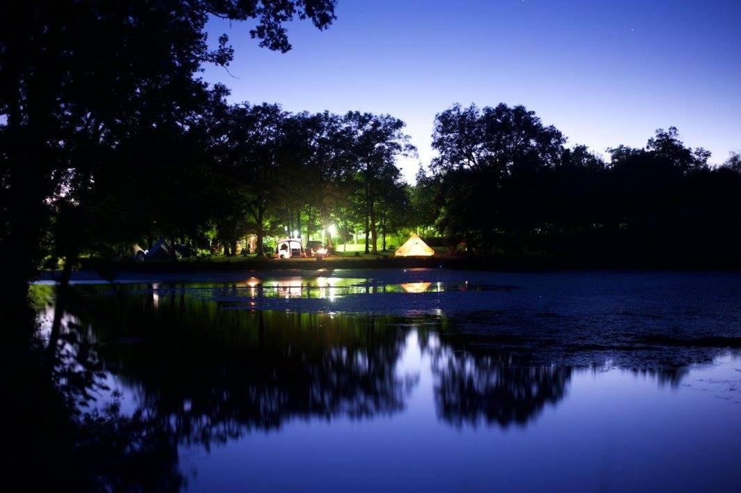 Senergues Camping Etang Du Camp מראה חיצוני תמונה