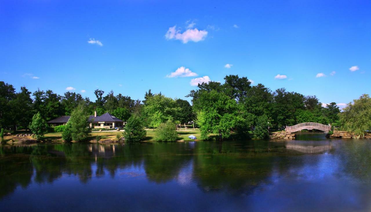 Senergues Camping Etang Du Camp מראה חיצוני תמונה